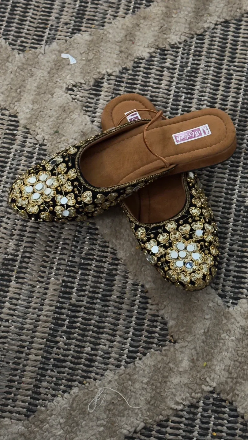 Stylish Embellished Black & Gold Jutti Flats