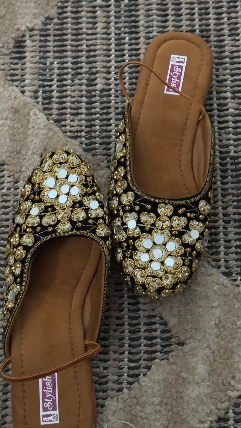 Stylish Embellished Black & Gold Jutti Flats image indicator(2)