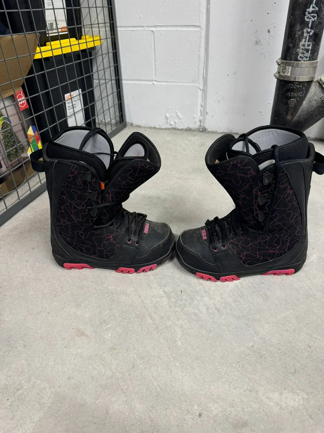 ThirtyTwo Snowboard Boots - Size 7.5W image indicator(2)