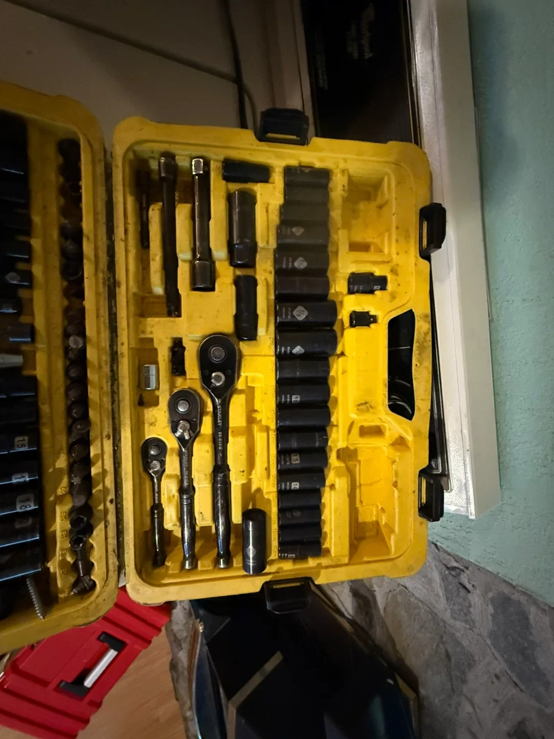 Stanley Professional Grade 229-Piece Socket Set image indicator(3)