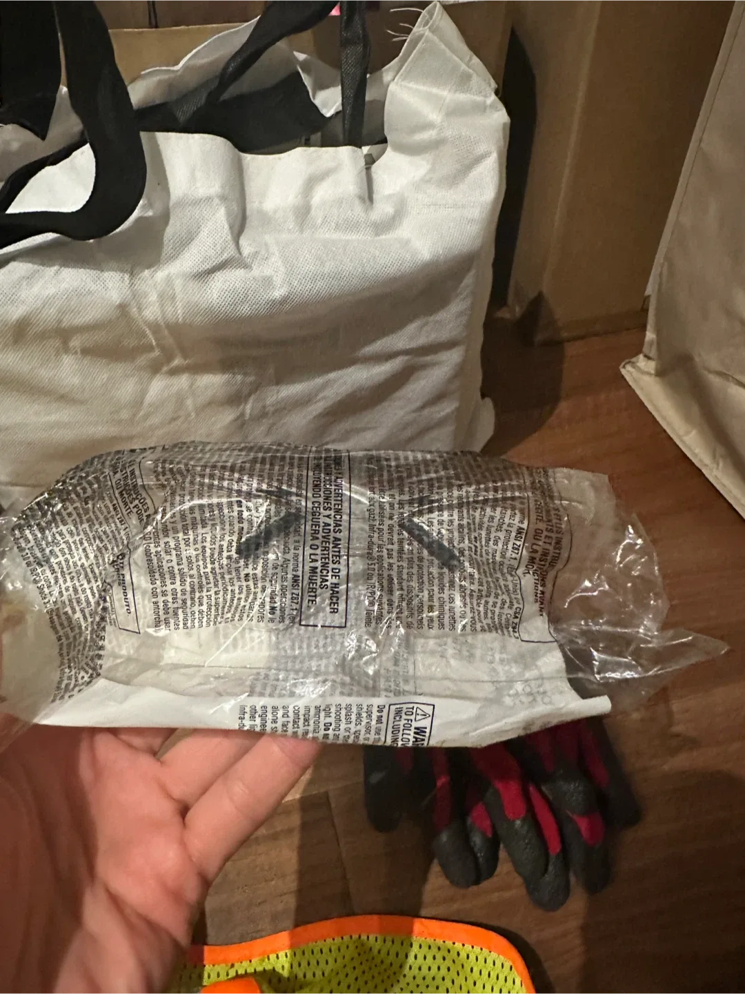 Construction Gloves, Safety Vest, Hard Hat & Masks image indicator(3)