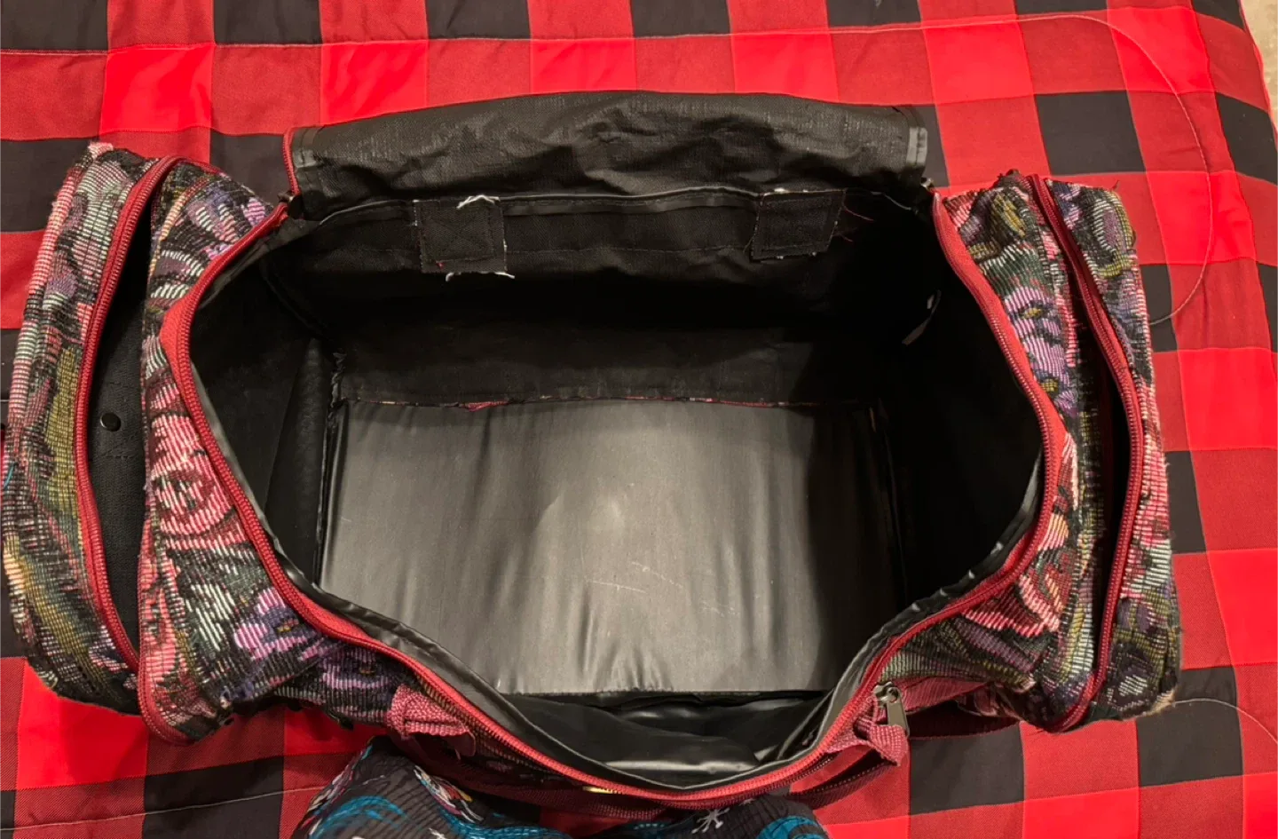 Five Rams Tapestry Duffle Bag image indicator(2)