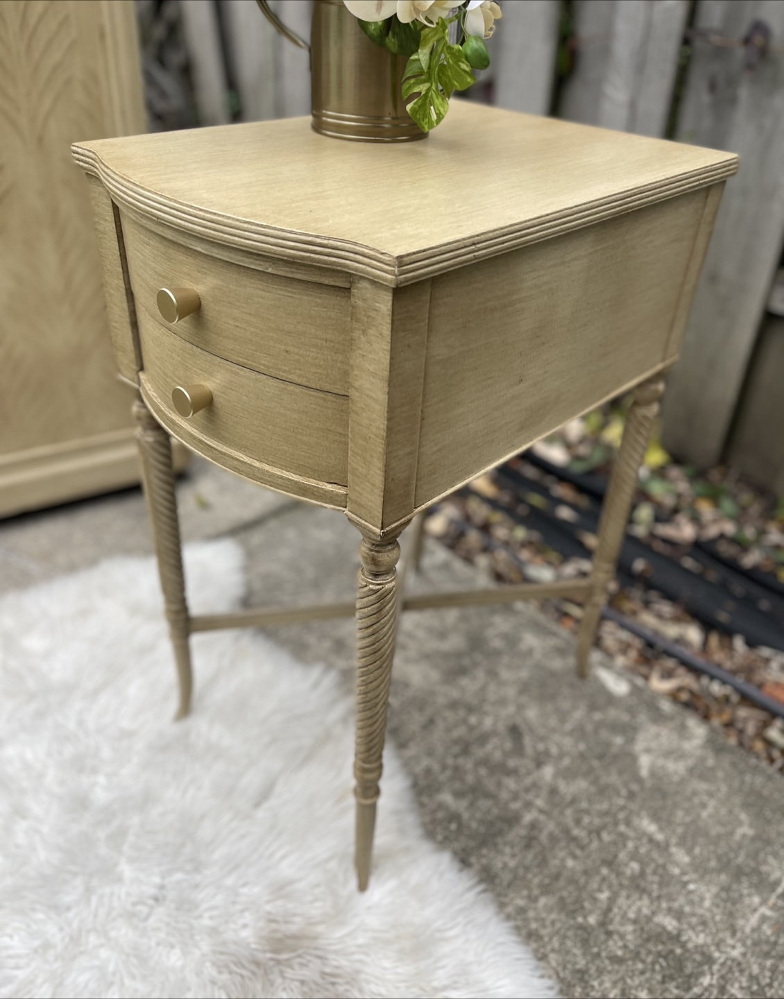 Beautiful nightstand with 2 drawers redone In Pottery Barn Dupe - photo 2