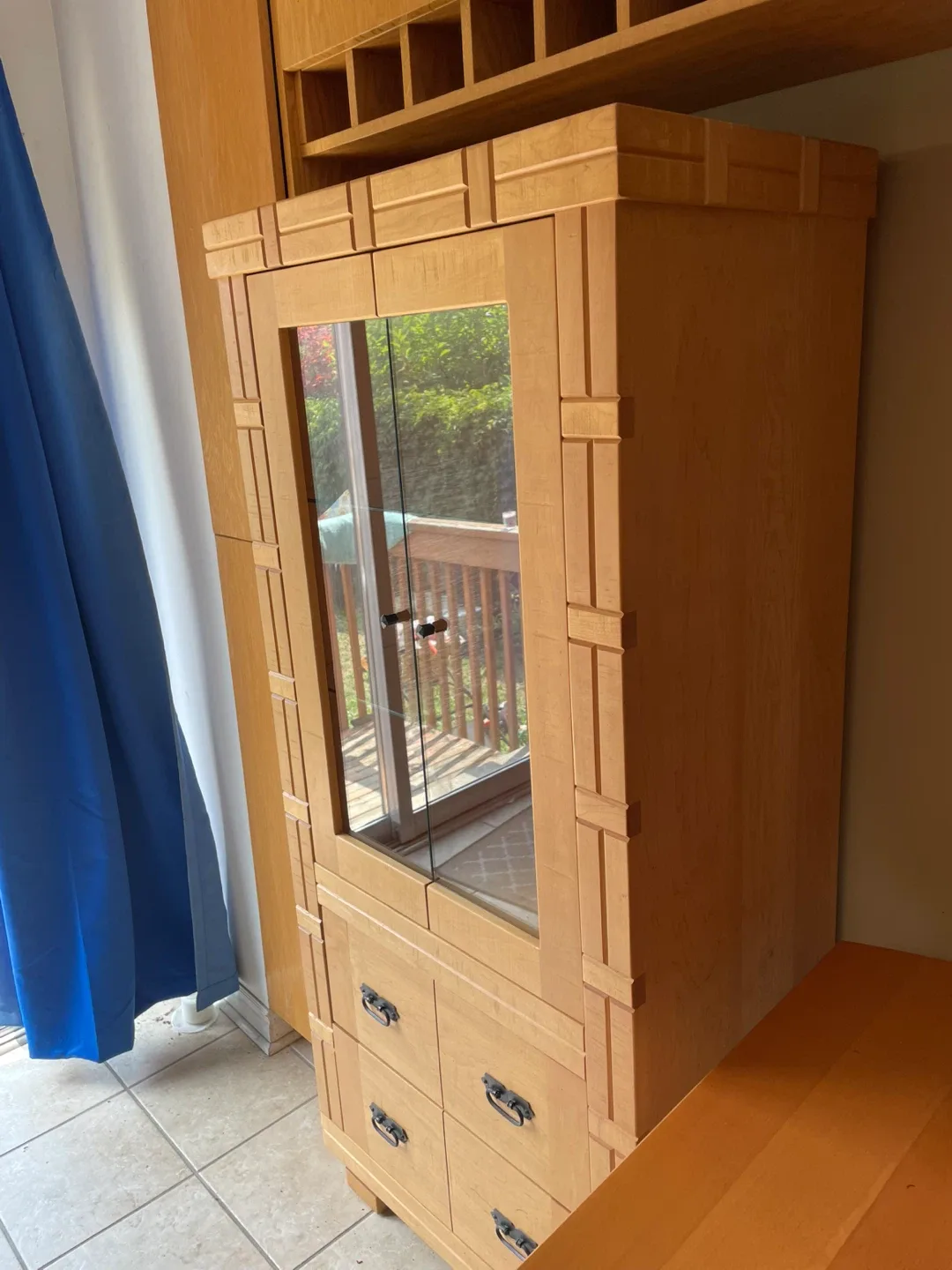 Selling Solid Wood China Cabinet