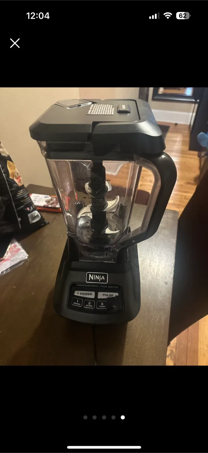 Ninja Professional 1500 Watts Blender lid, knife. For parts. image indicator(6)
