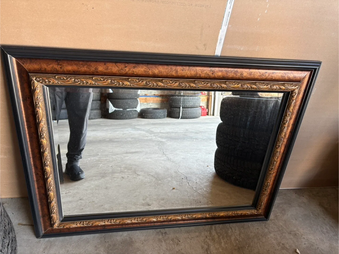 Framed Wall Mirror image indicator(2)