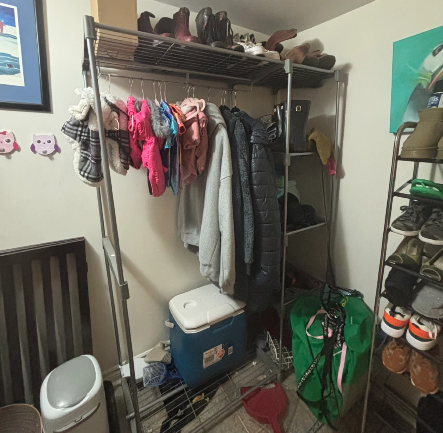 Metal closet with shelves - photo 2