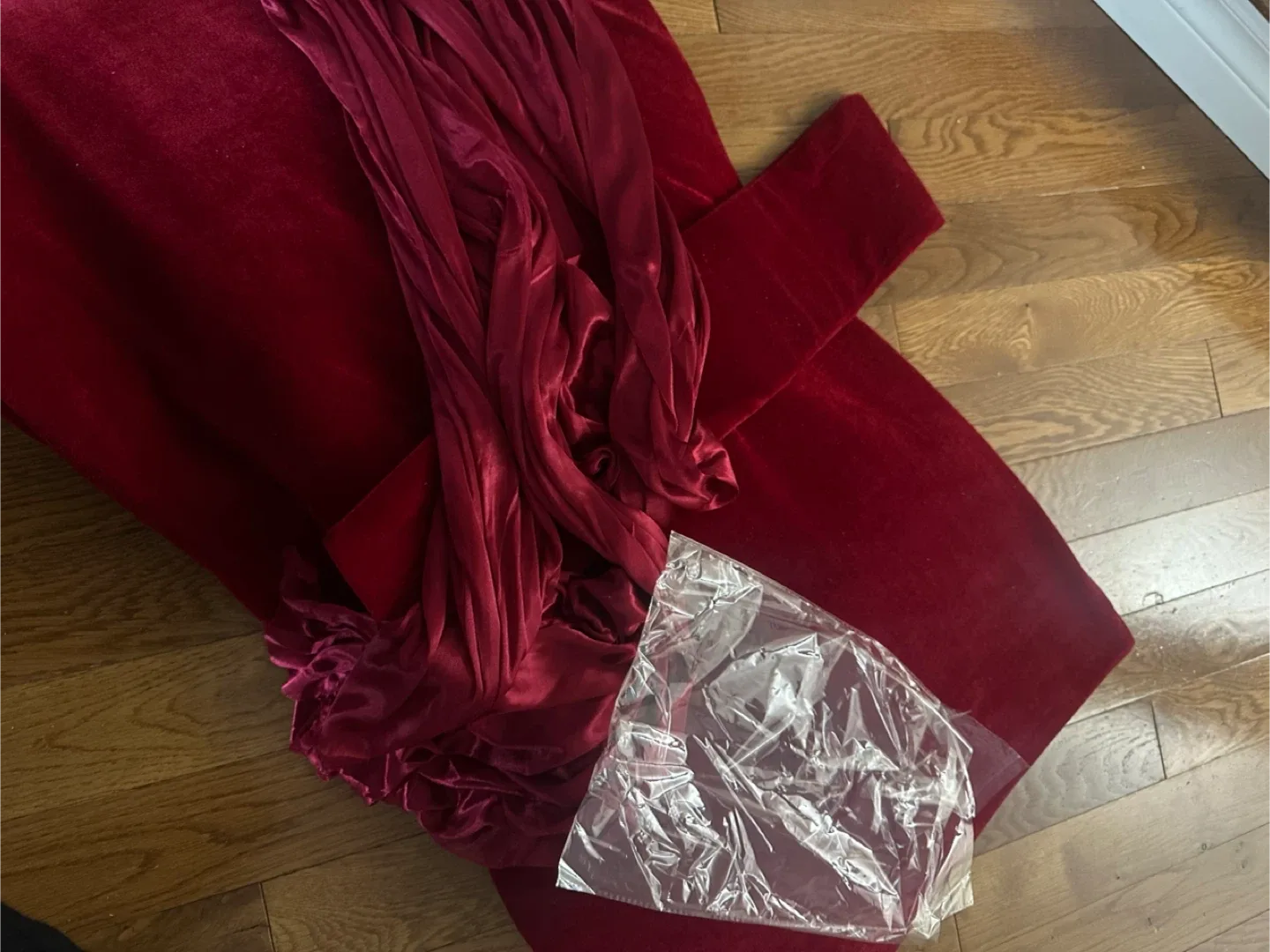 Crimson Velvet Bow Decoration - New! image indicator(3)