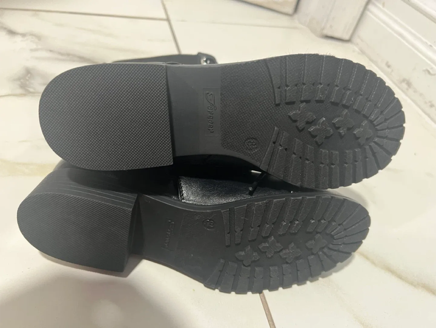 Forever Black Combat Boots - Size 8 image indicator(4)