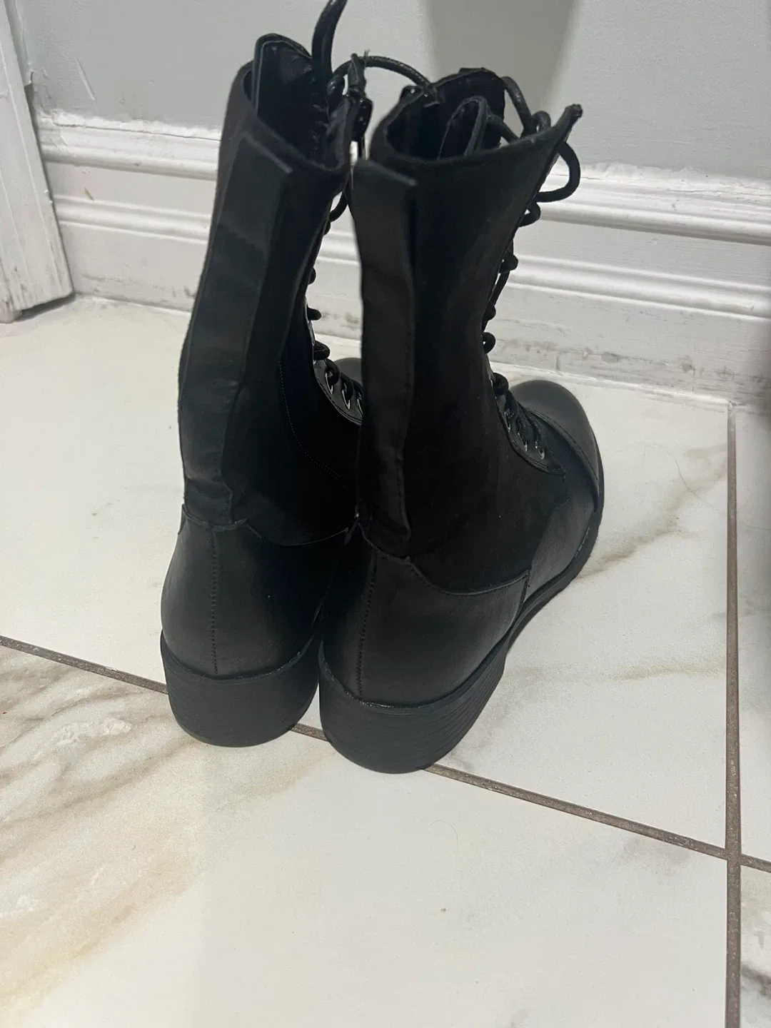 Forever Black Combat Boots - Size 8 image indicator(3)