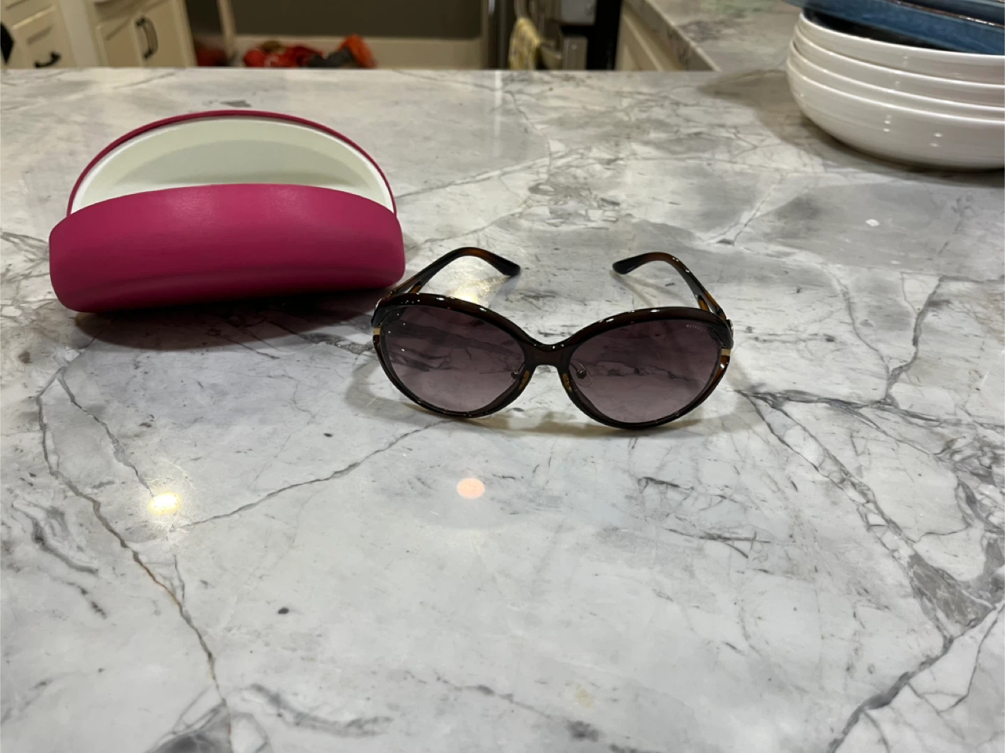 Metrocity Sunglasses with Case - photo 2