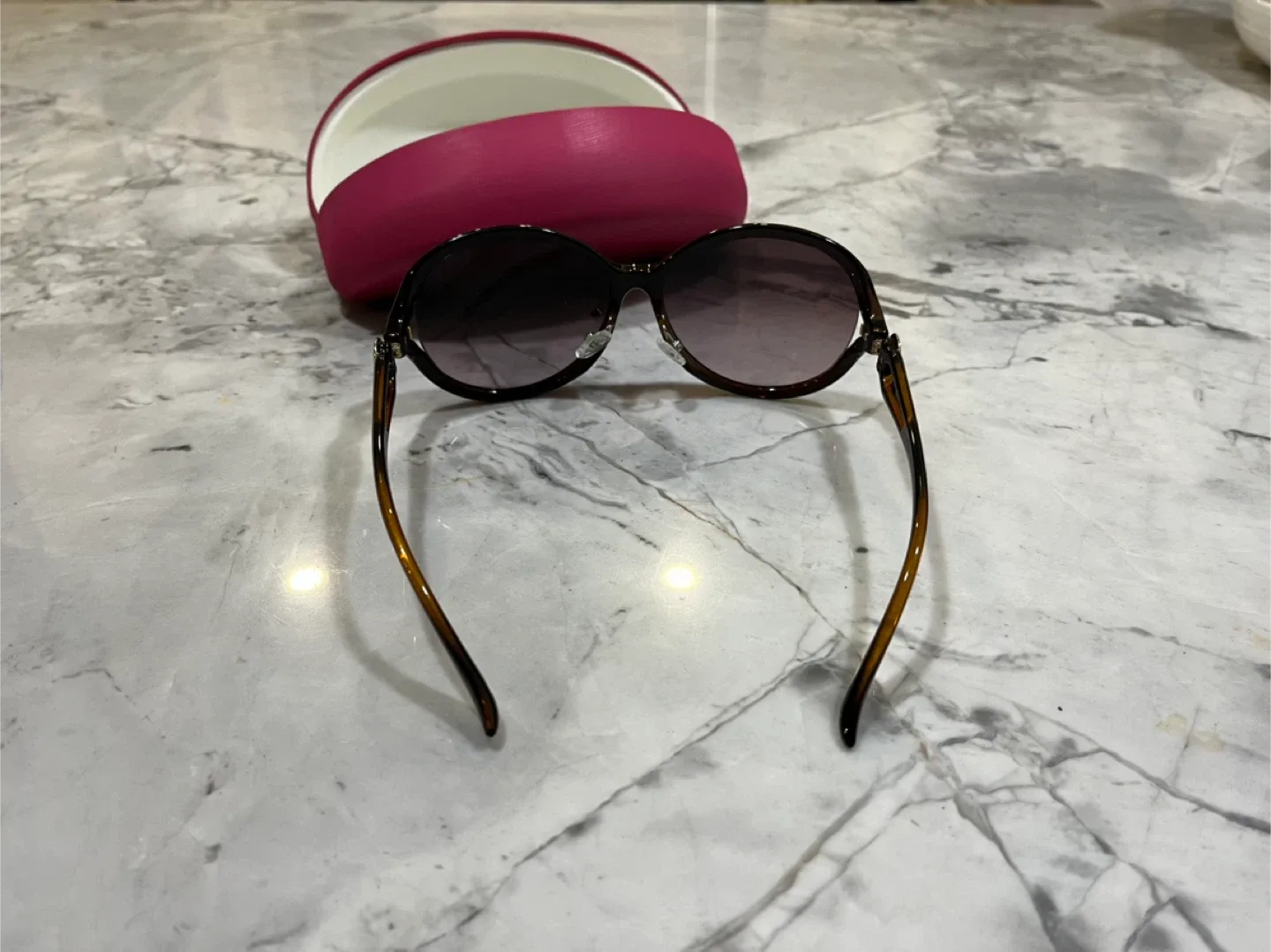 Metrocity Sunglasses with Case image indicator(4)