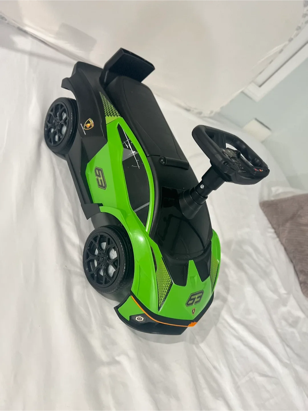 Lamborghini Kids Ride-On Car - Green & Black image indicator(5)