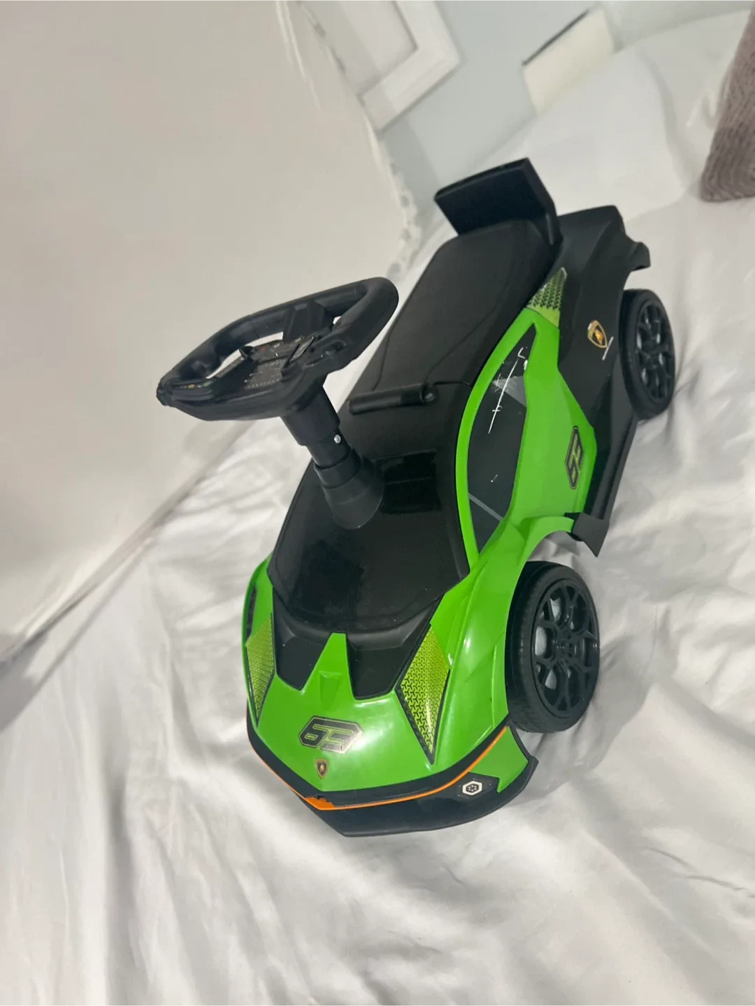 Lamborghini Kids Ride-On Car - Green & Black image indicator(6)