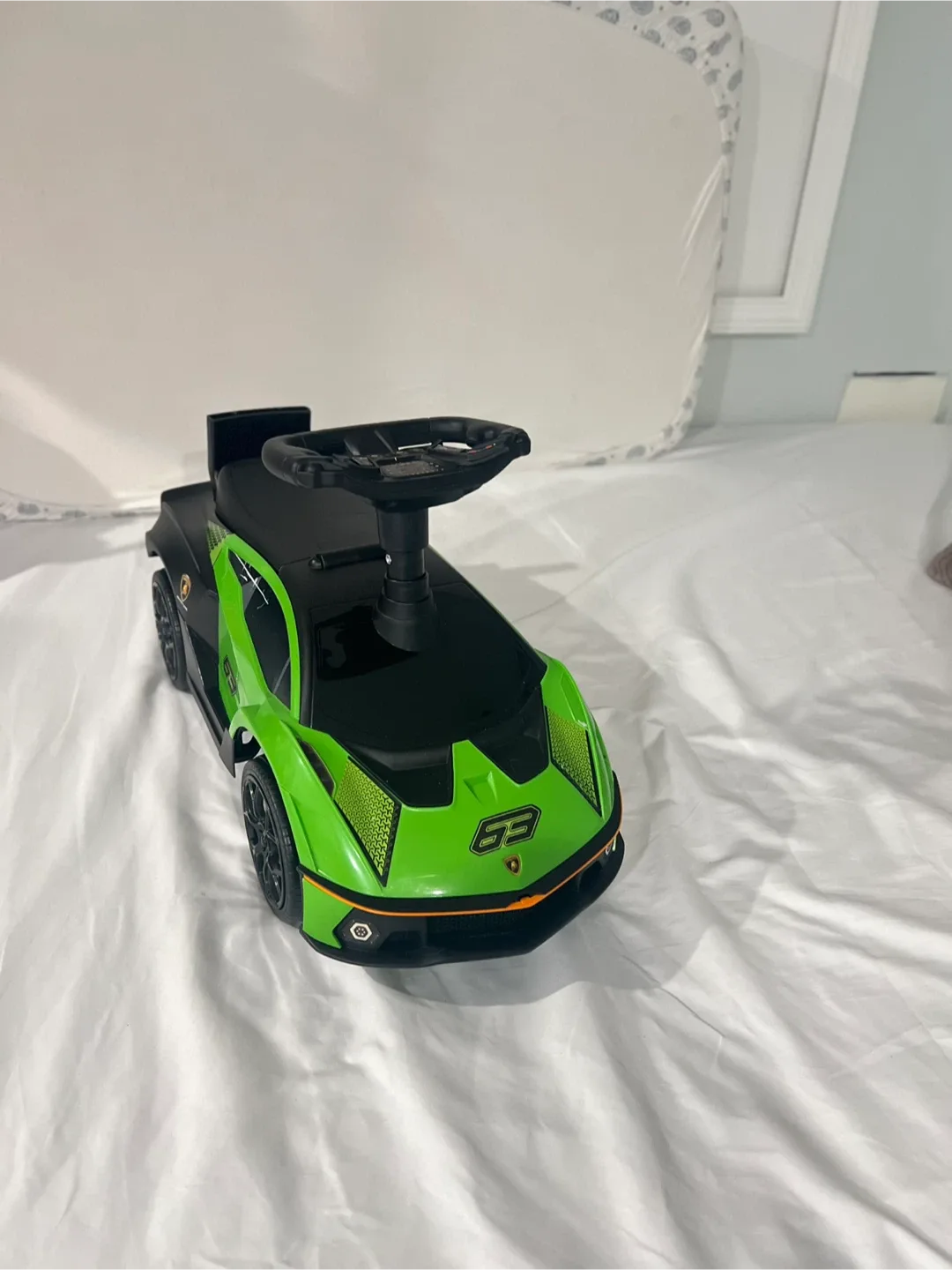Lamborghini Kids Ride-On Car - Green & Black image indicator(4)