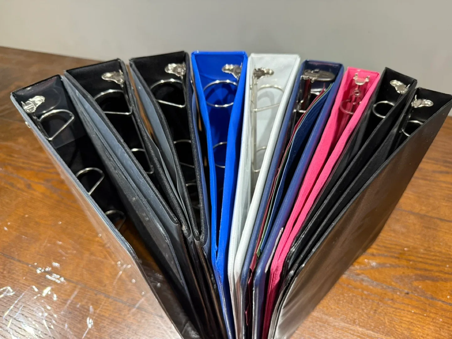 Lot of 8 Binders - Various Colours image indicator(3)