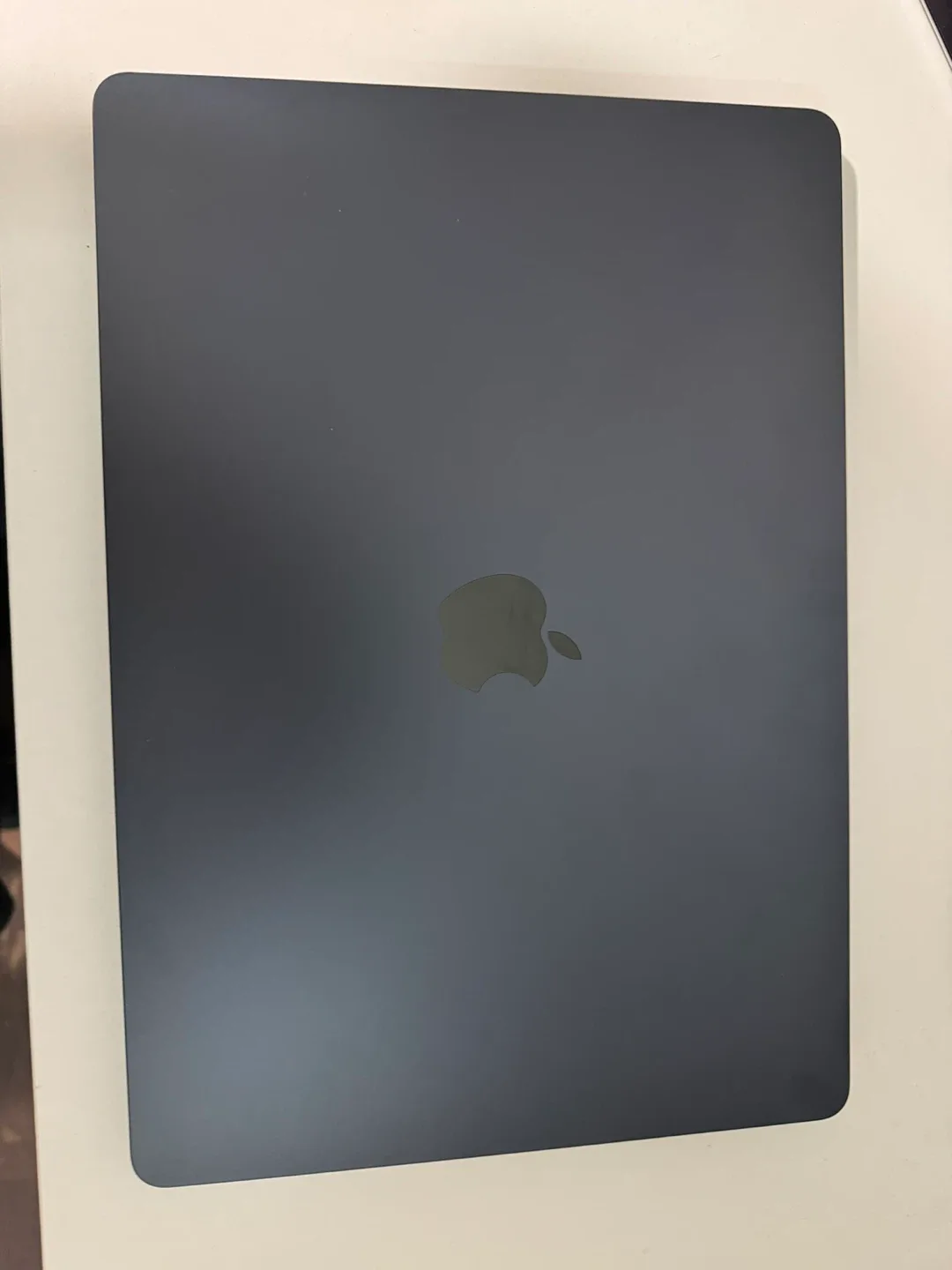 Like New Macbook Air M2 - 15 inch