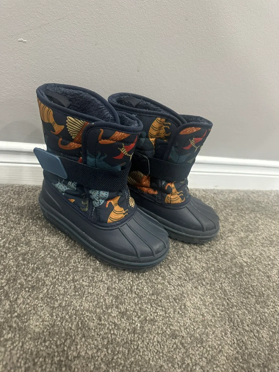 Children's Place Dinosaur Winter Outfit - Size 3T image indicator(5)