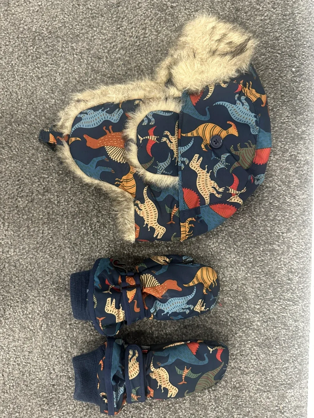 Children's Place Dinosaur Winter Outfit - Size 3T image indicator(4)