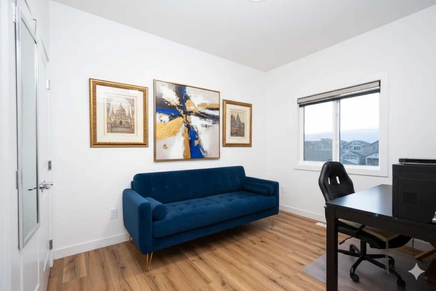 Detached house with legal suite for rental/airbnb side income image indicator(3)