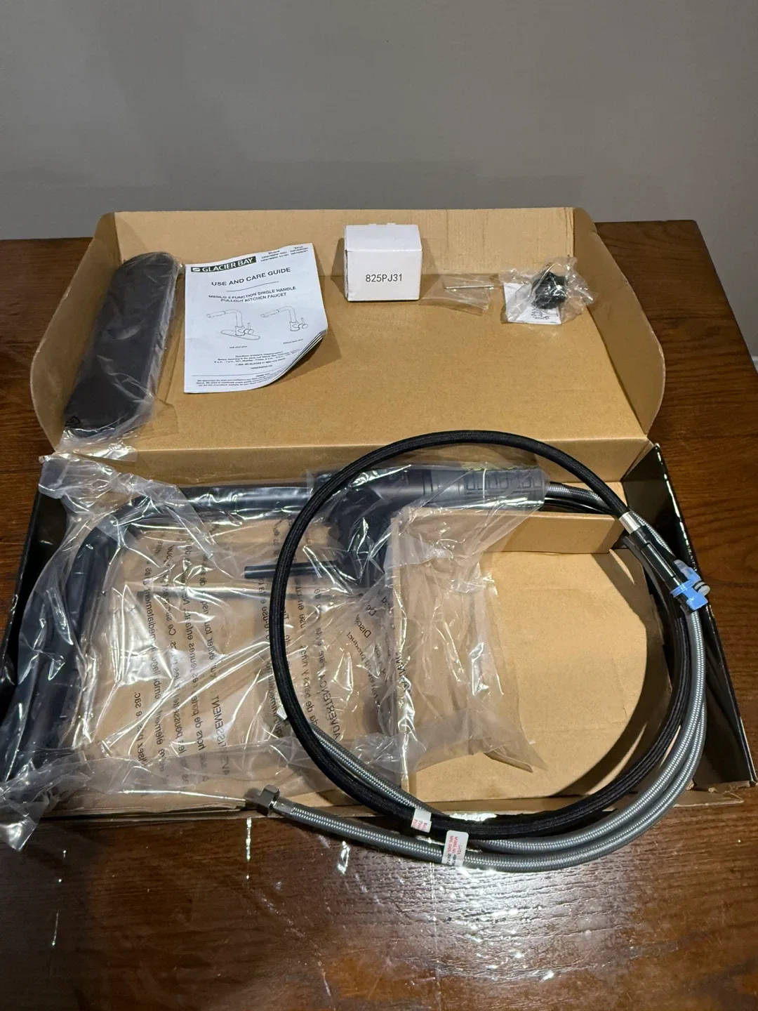 Glacier Bay Menlo Pull-Out Kitchen Faucet - Matte Black image indicator(2)