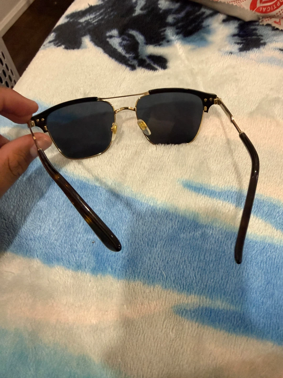 Gucci Sunglasses Black and Gold - photo 3