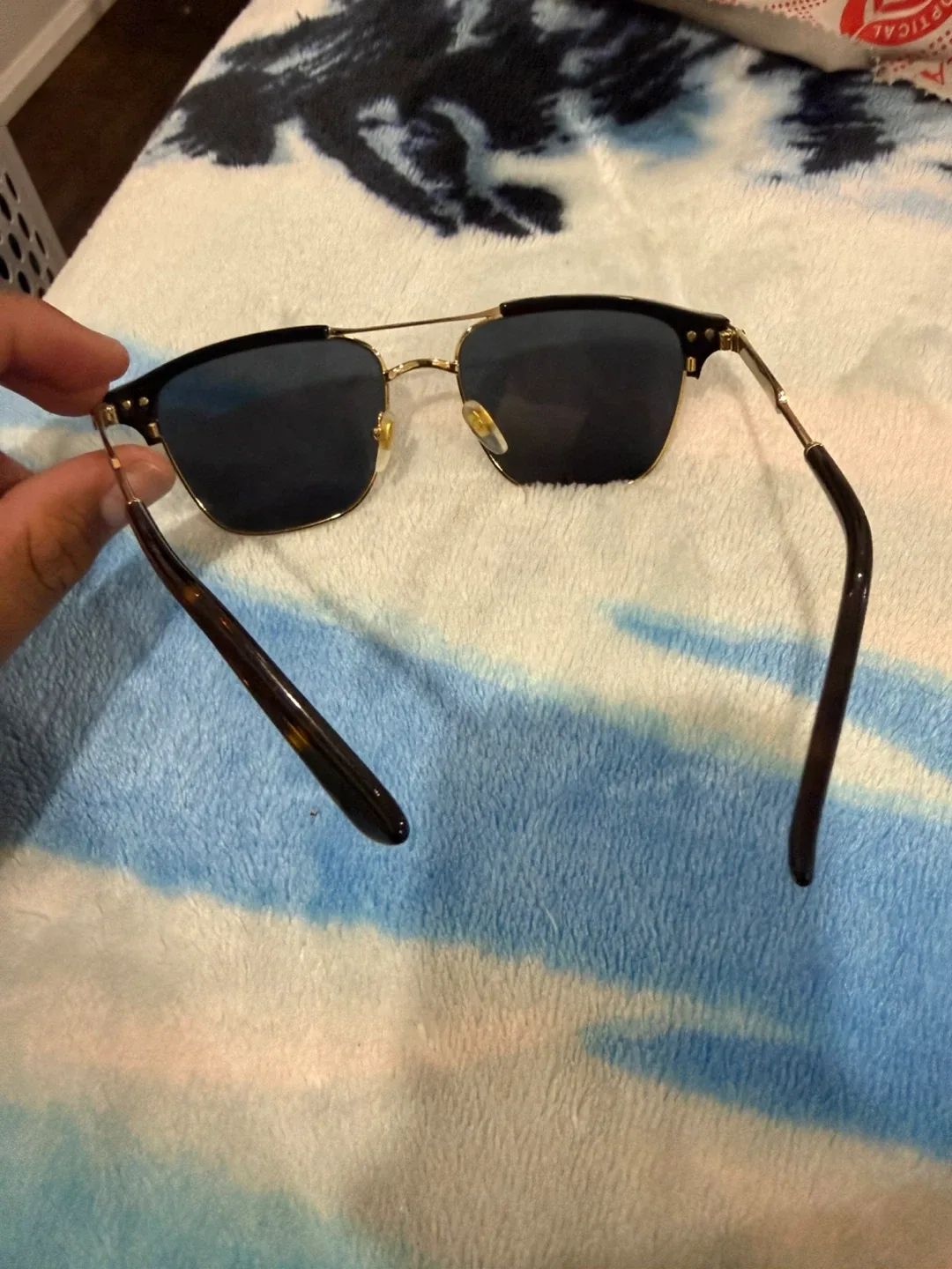 Gucci Sunglasses Black and Gold image indicator(3)