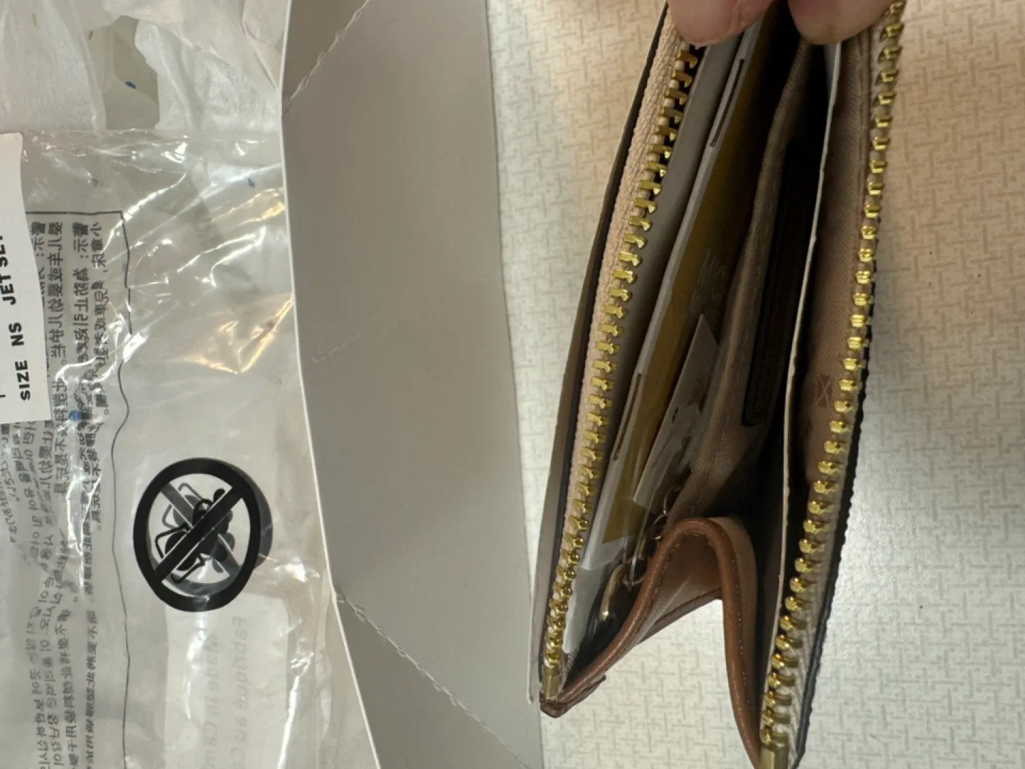 New Michael Kors Jet Set Travel Card Case image indicator(4)