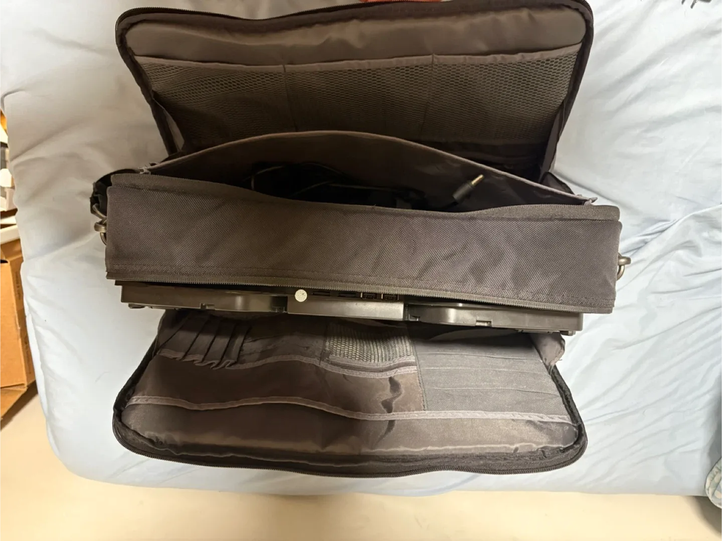 laptop bag image indicator(2)