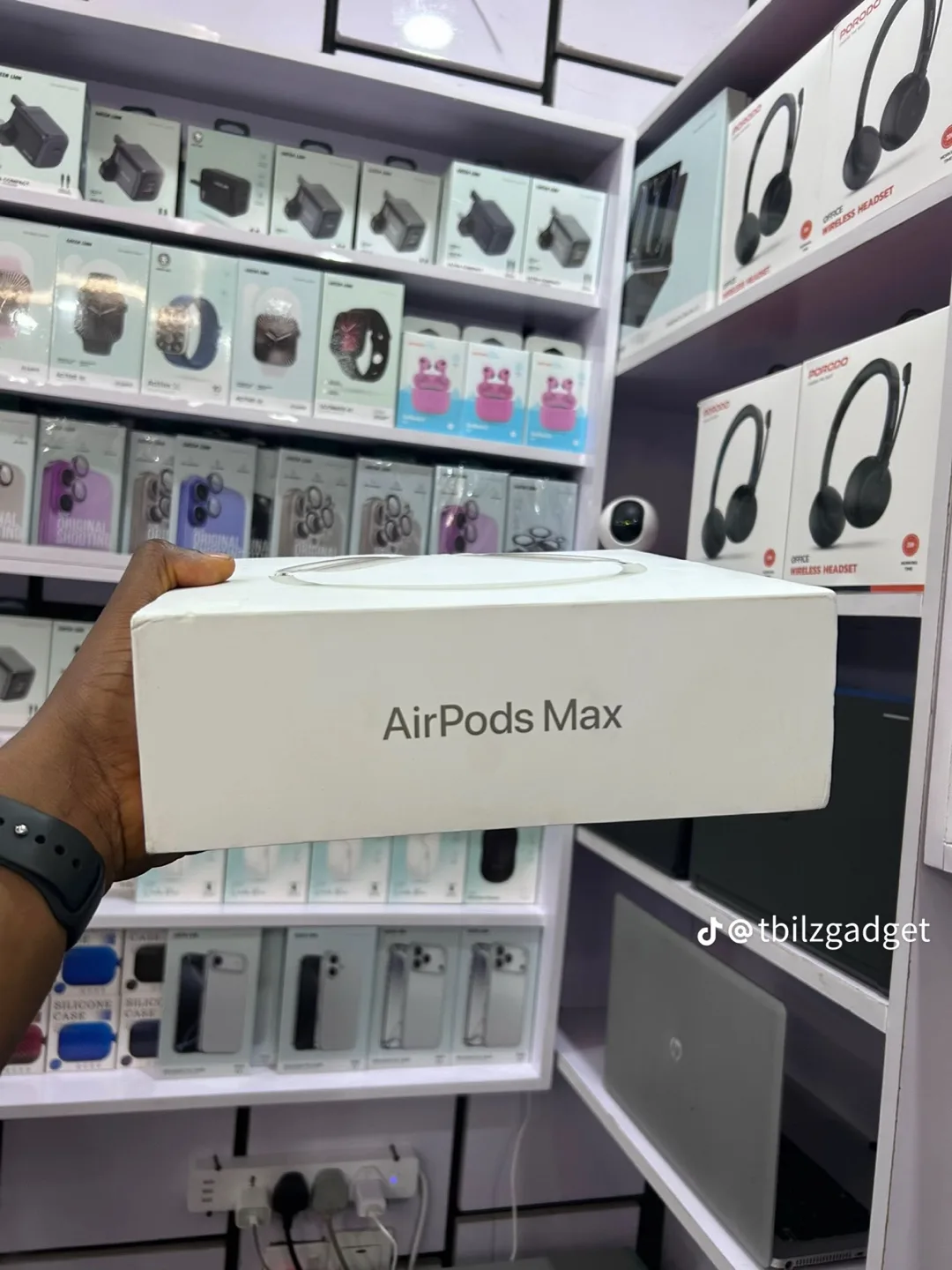Apple AirPods Max - Silver image indicator(2)