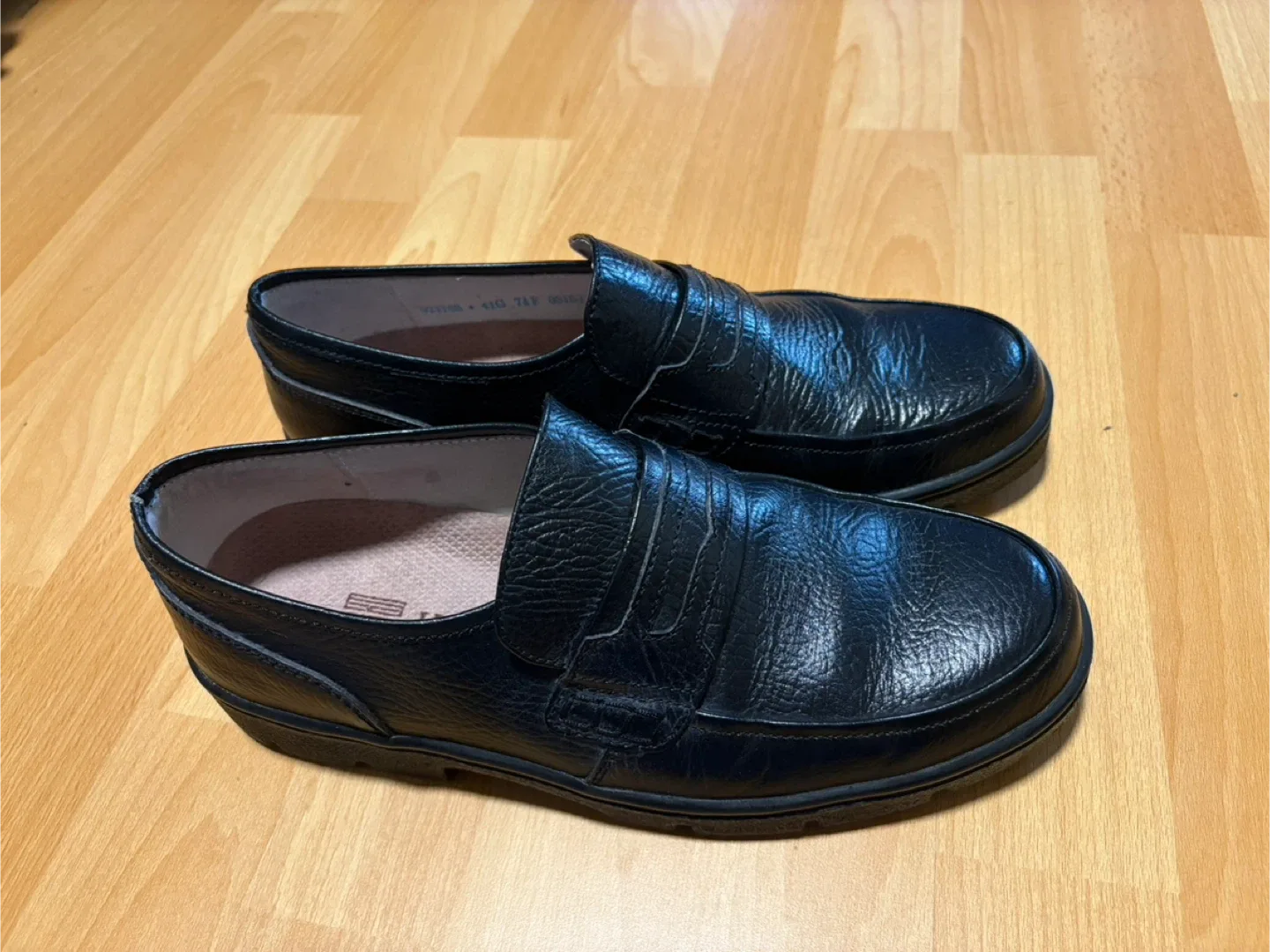 Black Leather Slip-On Shoes image indicator(3)