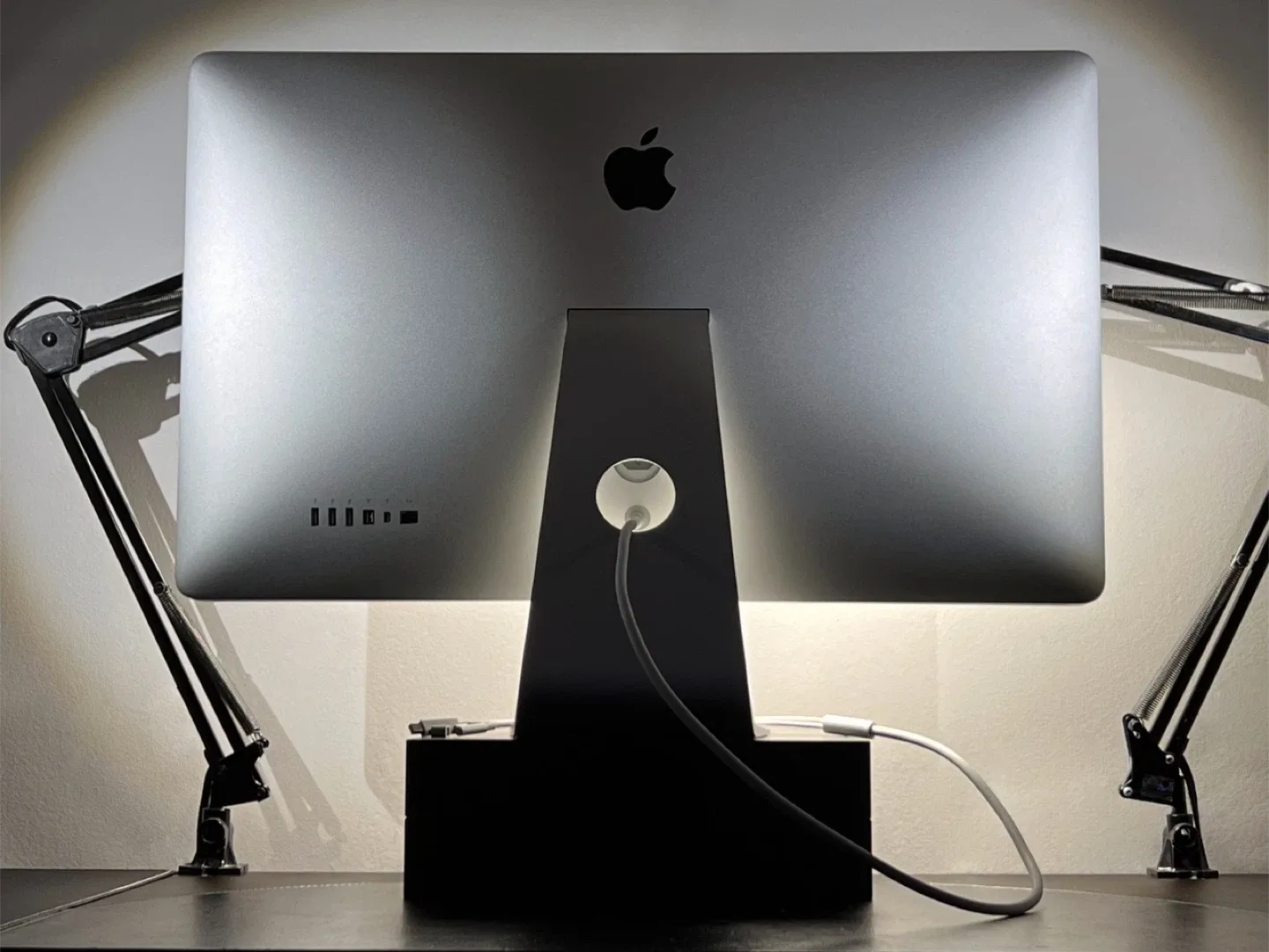 Apple Thunderbolt Display - 27” - 2K - 2560x1440 pixels - A1407 image indicator(2)