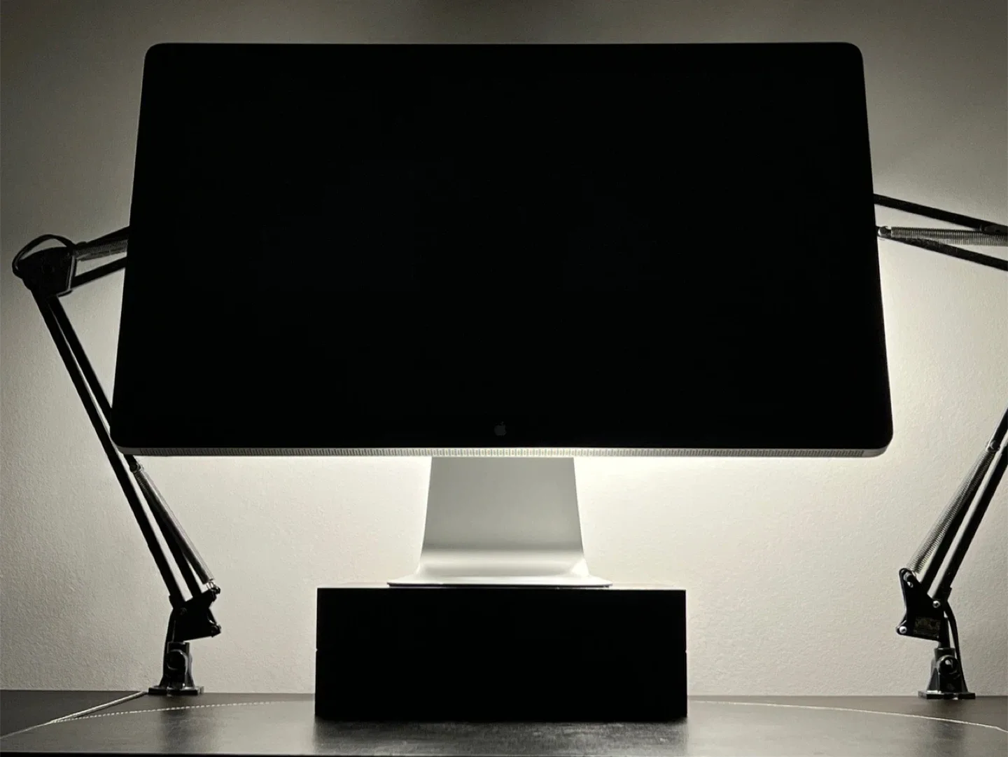 Apple Thunderbolt Display - 27” - 2K - 2560x1440 pixels - A1407