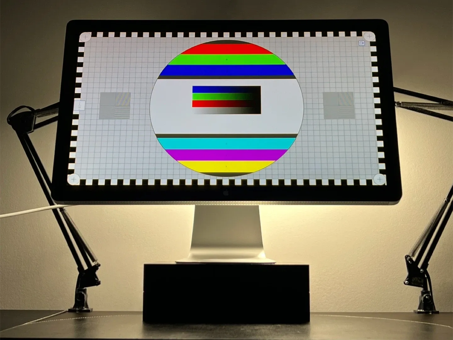 Apple Thunderbolt Display - 27” - 2K - 2560x1440 pixels - A1407 image indicator(5)