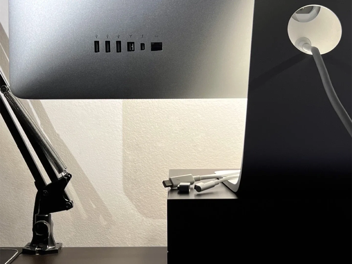 Apple Thunderbolt Display - 27” - 2K - 2560x1440 pixels - A1407 image indicator(3)