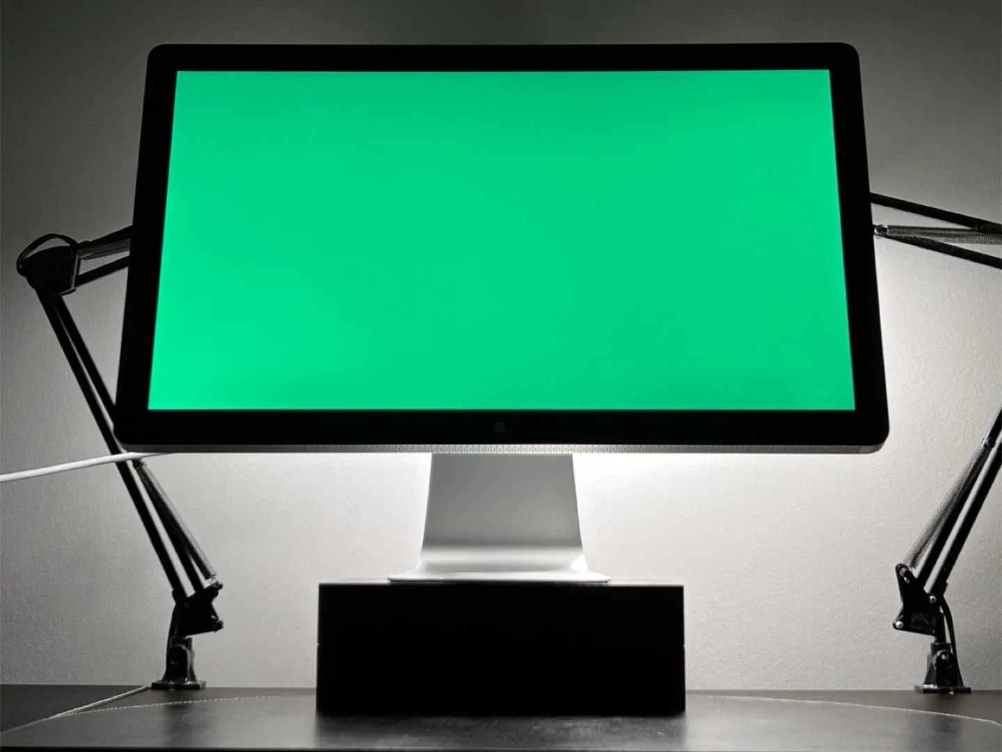 Apple Thunderbolt Display - 27” - 2K - 2560x1440 pixels - A1407 image indicator(7)