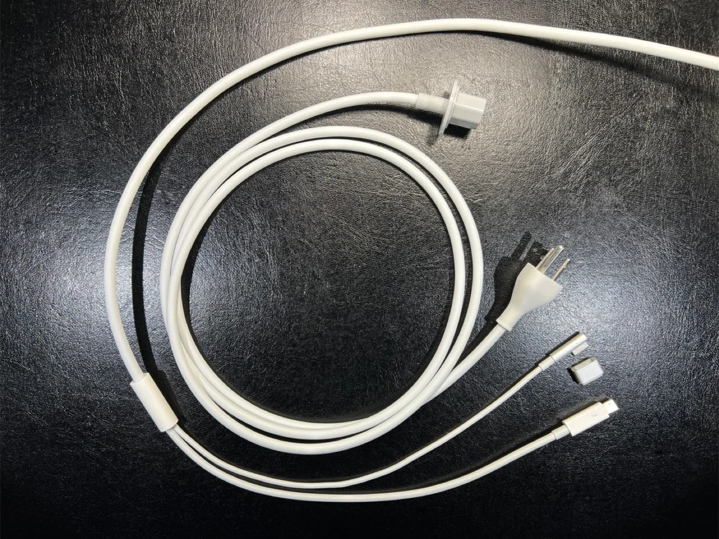 Apple Thunderbolt Display - 27” - 2K - 2560x1440 pixels - A1407 image indicator(10)