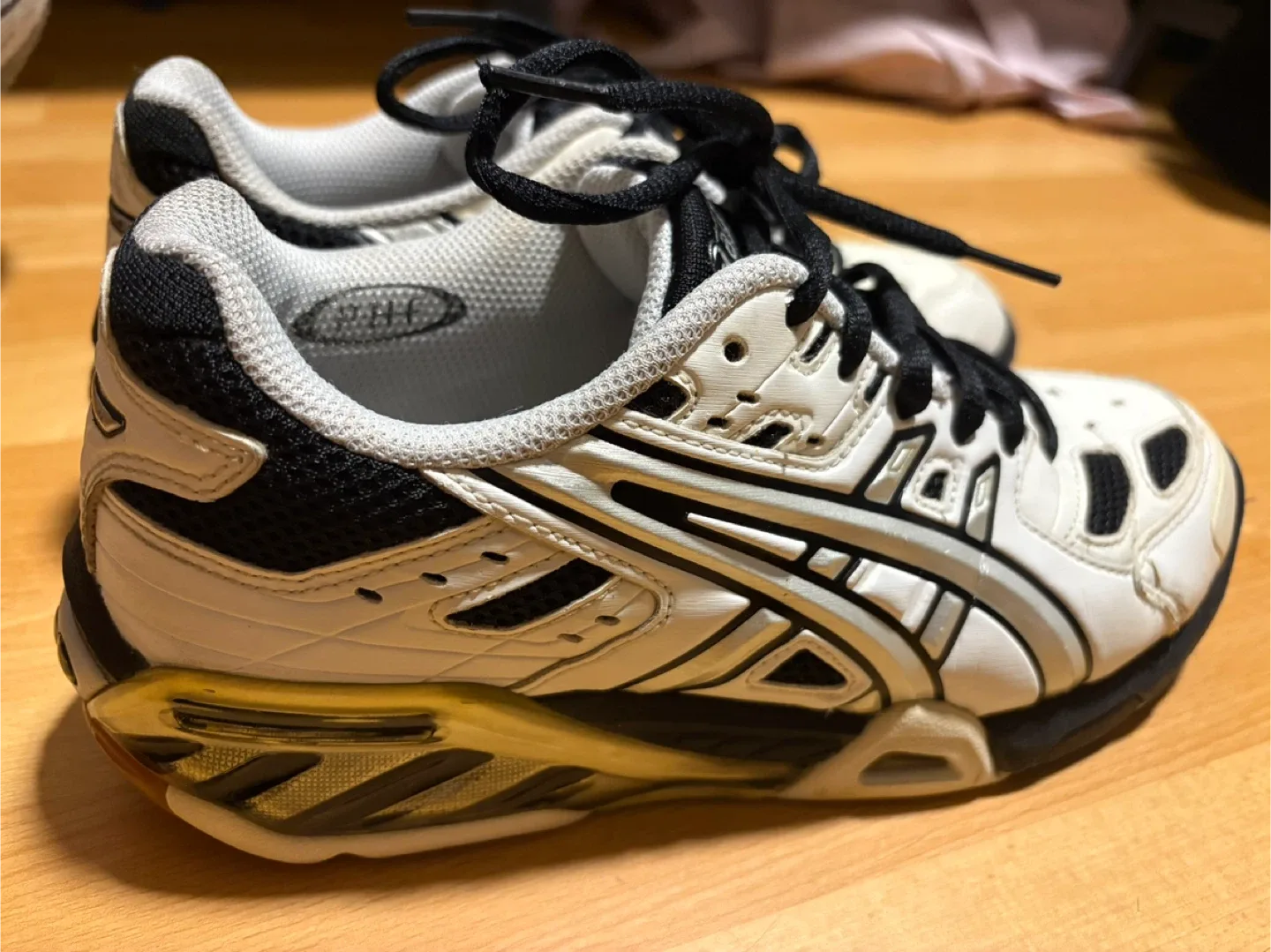 asics vintage shoes image indicator(2)