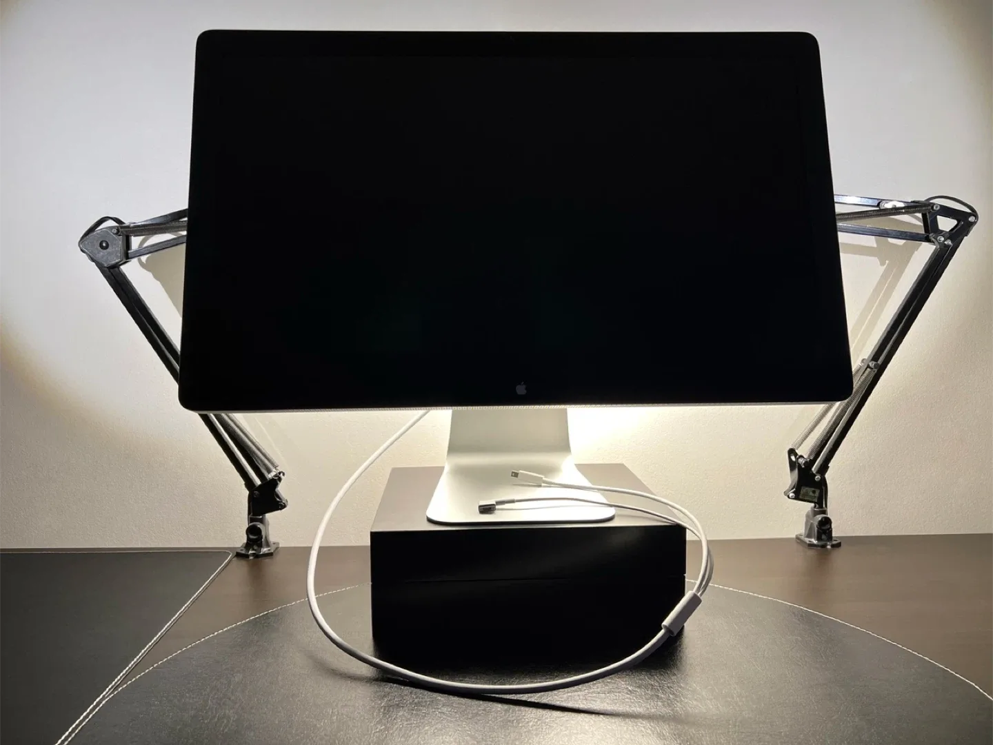 Apple Thunderbolt Display - 27” - 2K - 2560x1440 pixels - A1407