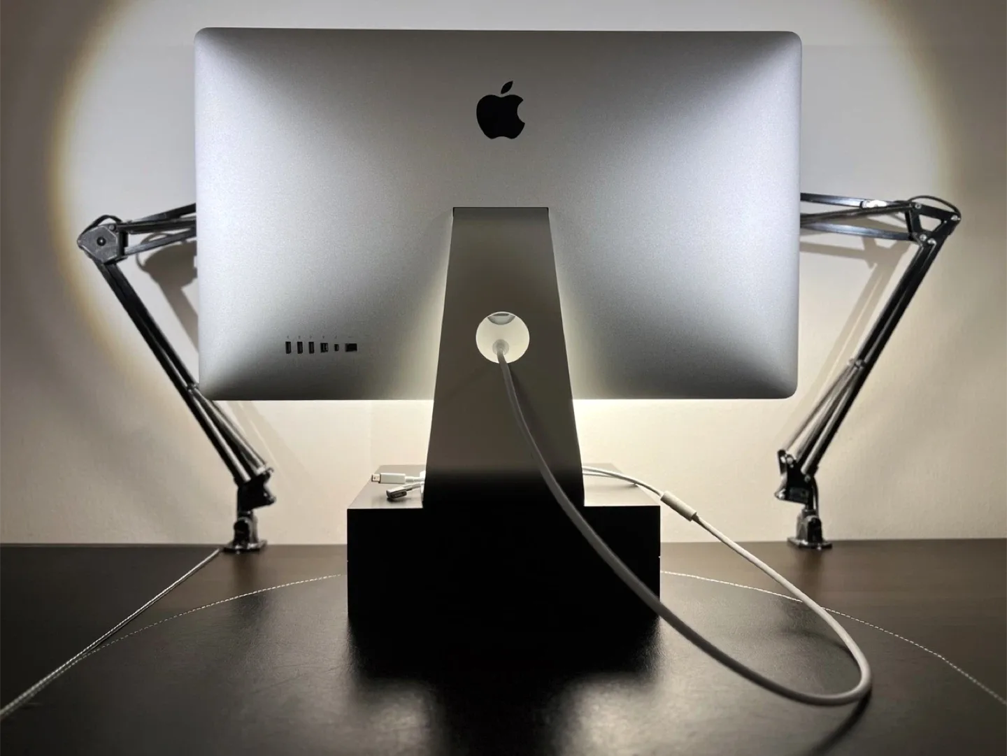 Apple Thunderbolt Display - 27” - 2K - 2560x1440 pixels - A1407 image indicator(2)