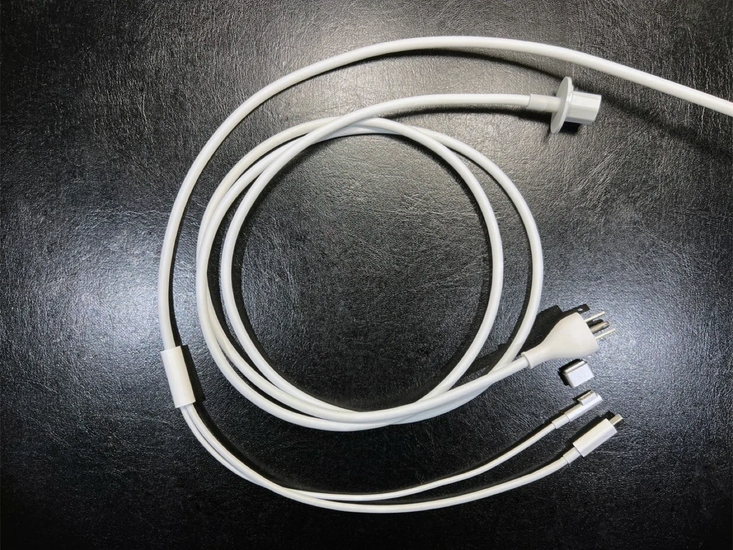 Apple Thunderbolt Display - 27” - 2K - 2560x1440 pixels - A1407 image indicator(10)