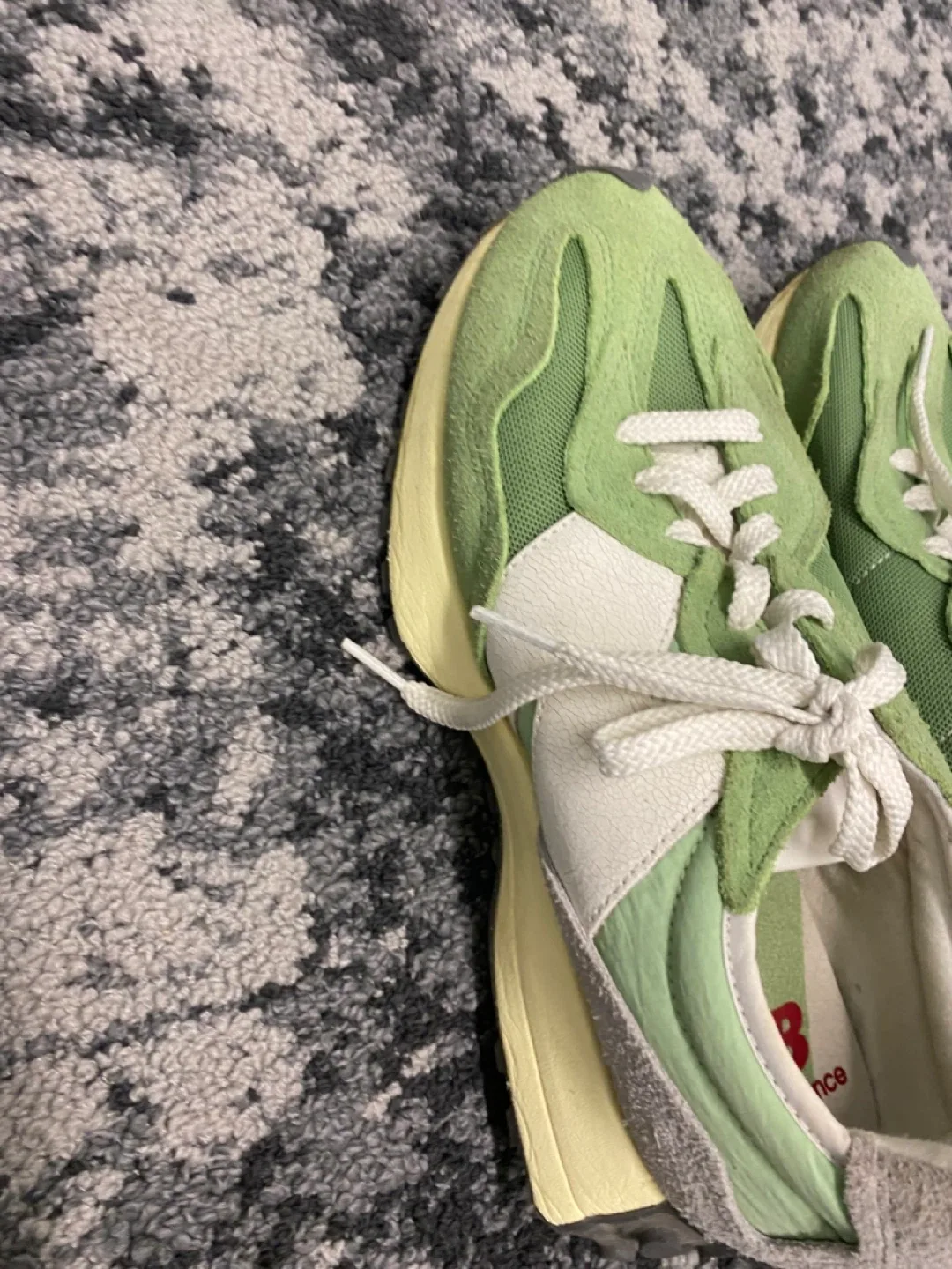 New Balance 327 Green/White Sneakers image indicator(2)