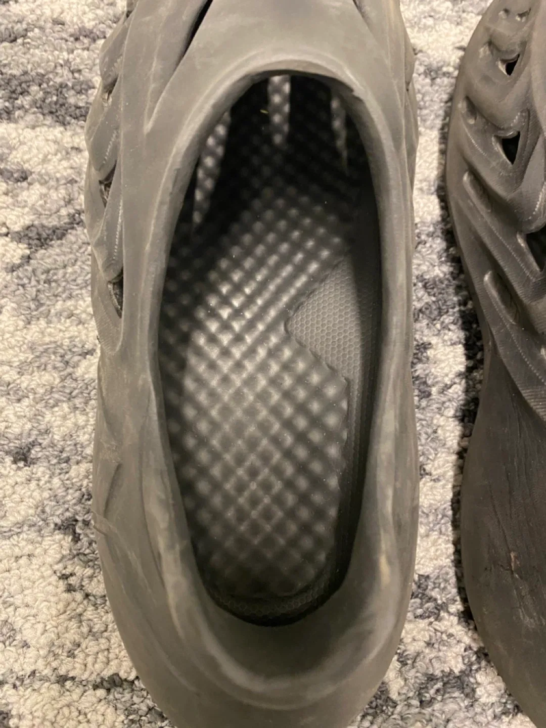 Non branded foam runnners image indicator(3)