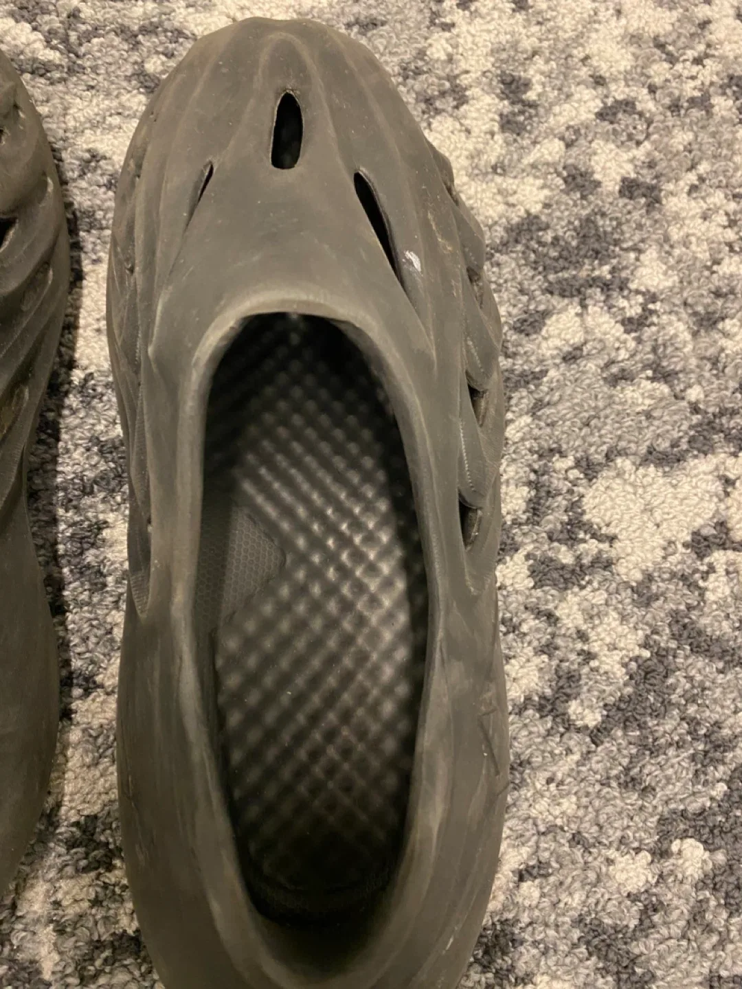 Non branded foam runnners image indicator(4)