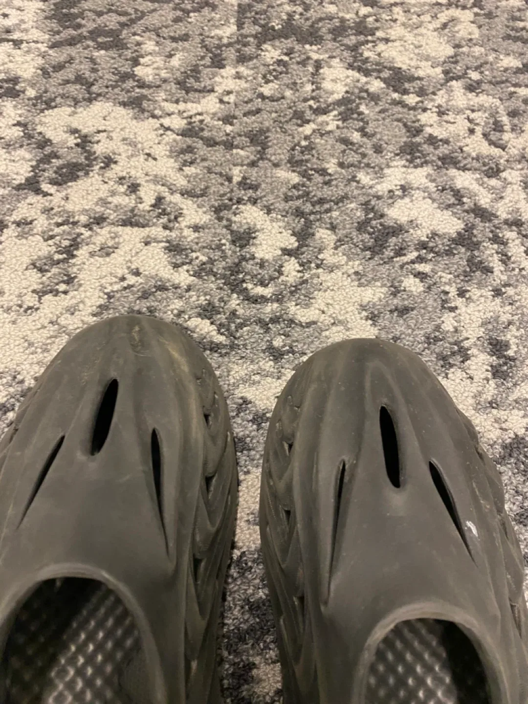 Non branded foam runnners image indicator(2)