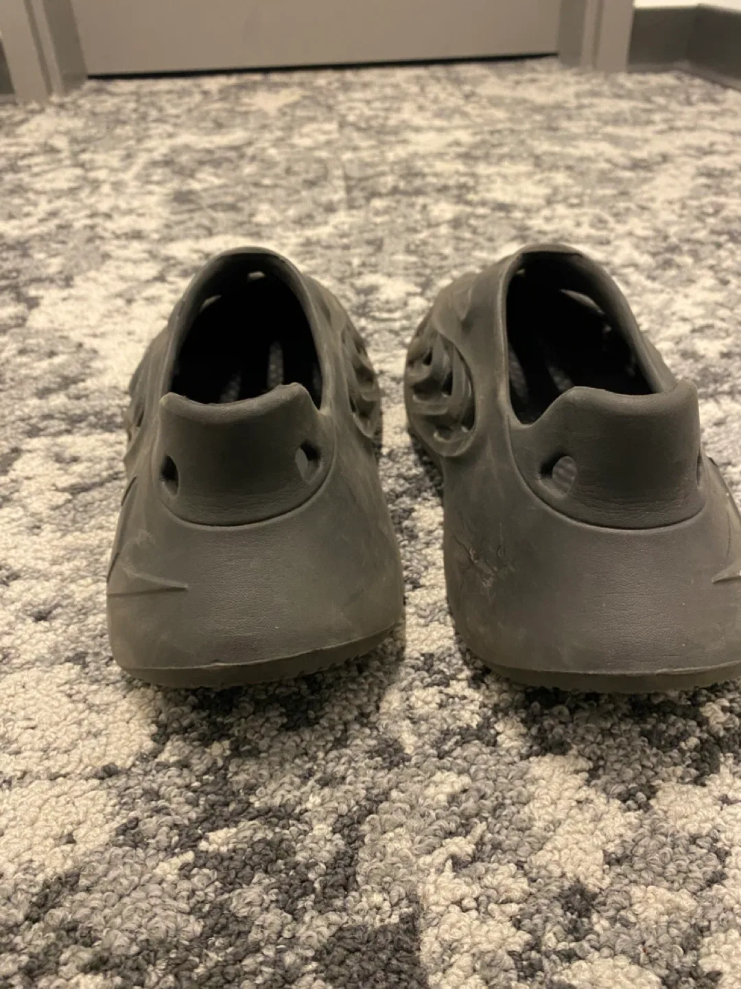 Non branded foam runnners image indicator(7)