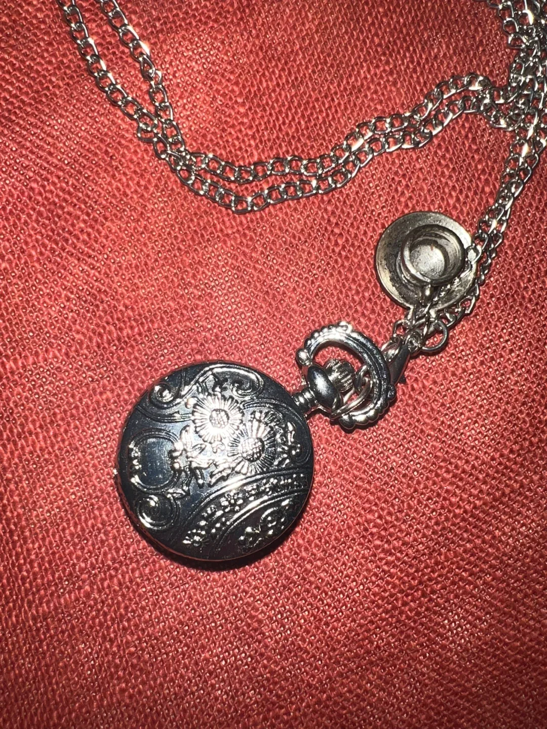 Vintage Mini Clock Locket & Chain image indicator(2)