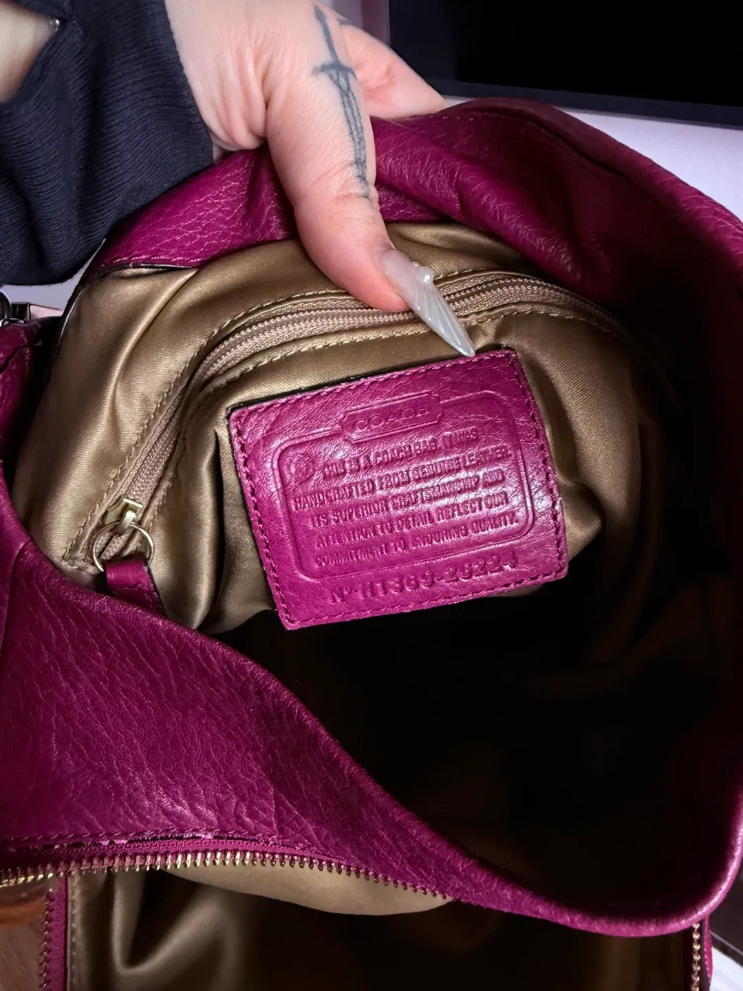 Coach Leather Shoulder Bag image indicator(6)