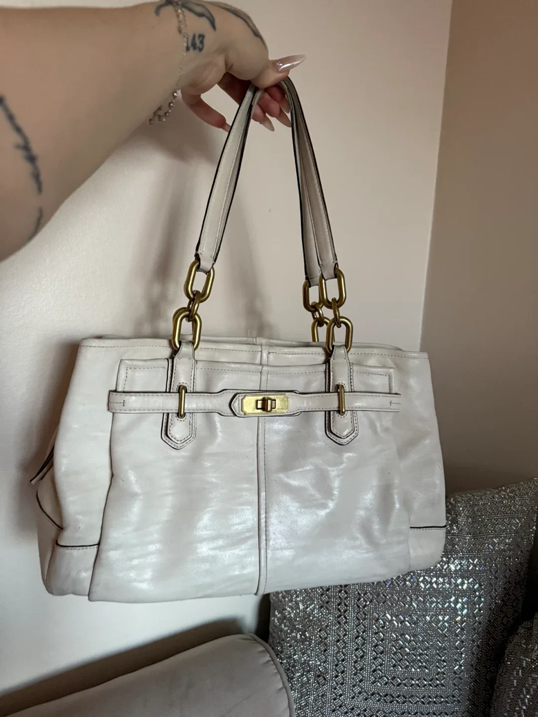 Coach cream Leather  Shoulder Bag image indicator(2)