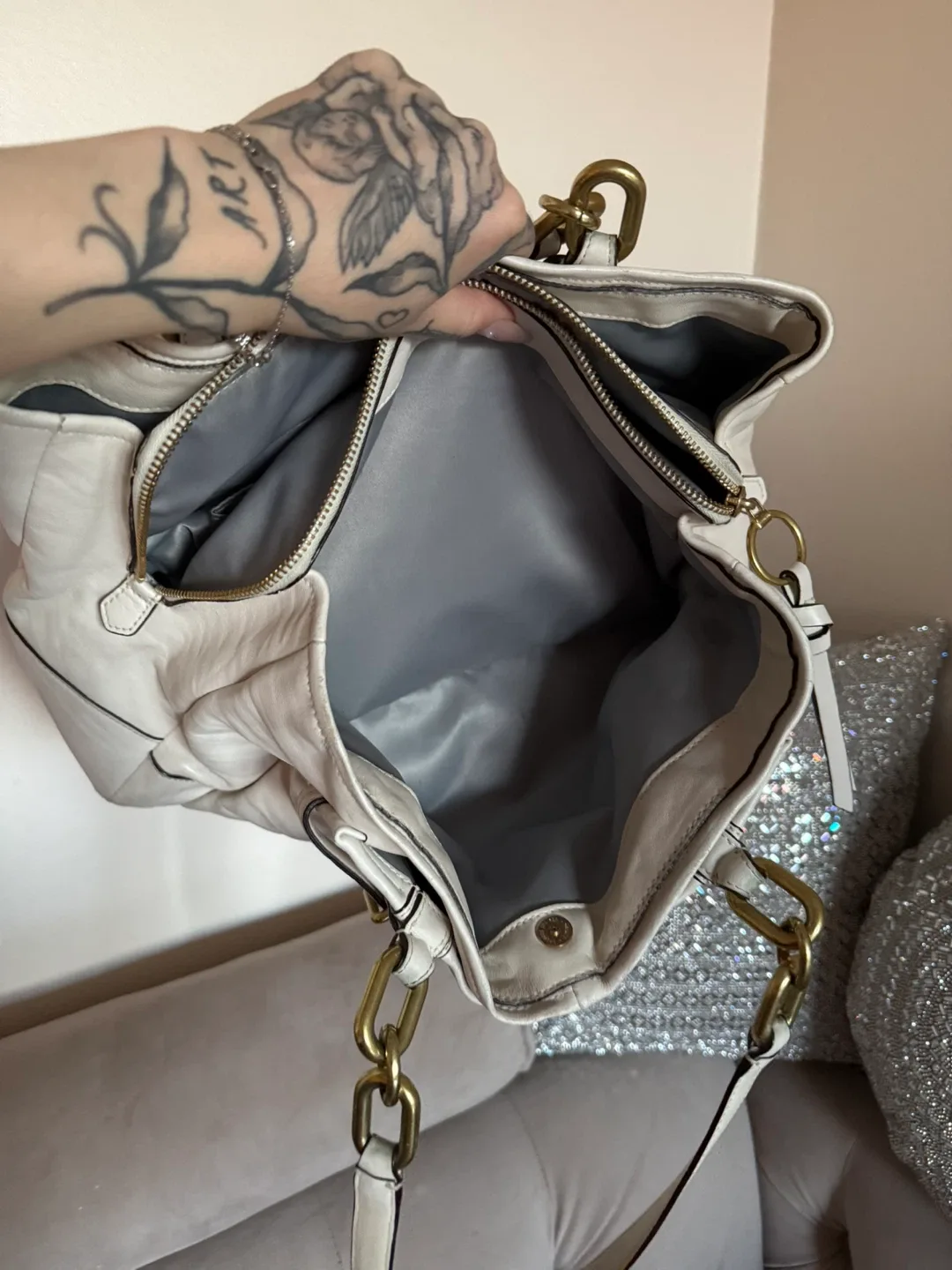 Coach cream Leather  Shoulder Bag image indicator(7)